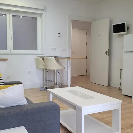 Luz De شقة كاديز